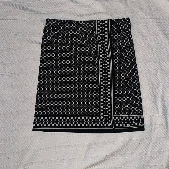 MAX STUDIO BLACK AND WHITE SKIRT - Picture 1 of 3